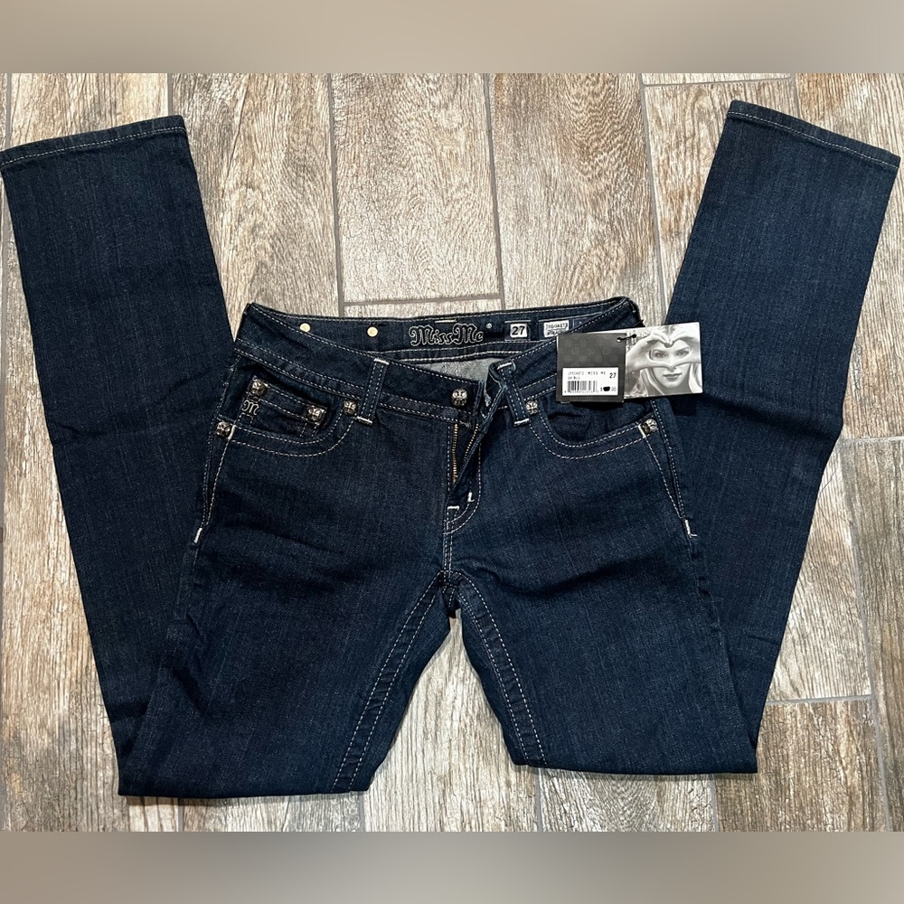 Miss Me Jeans Straight Embellished Fleur-De-Lis Dark Wash Size 27, never worn.